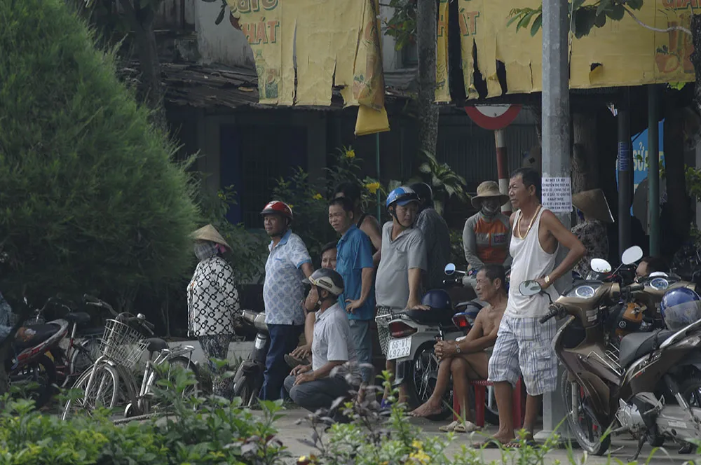 Người dân Đồng Tháp đẫm nước mắt viếng Anh hùng phi công Nguyễn Văn Bảy ảnh 3